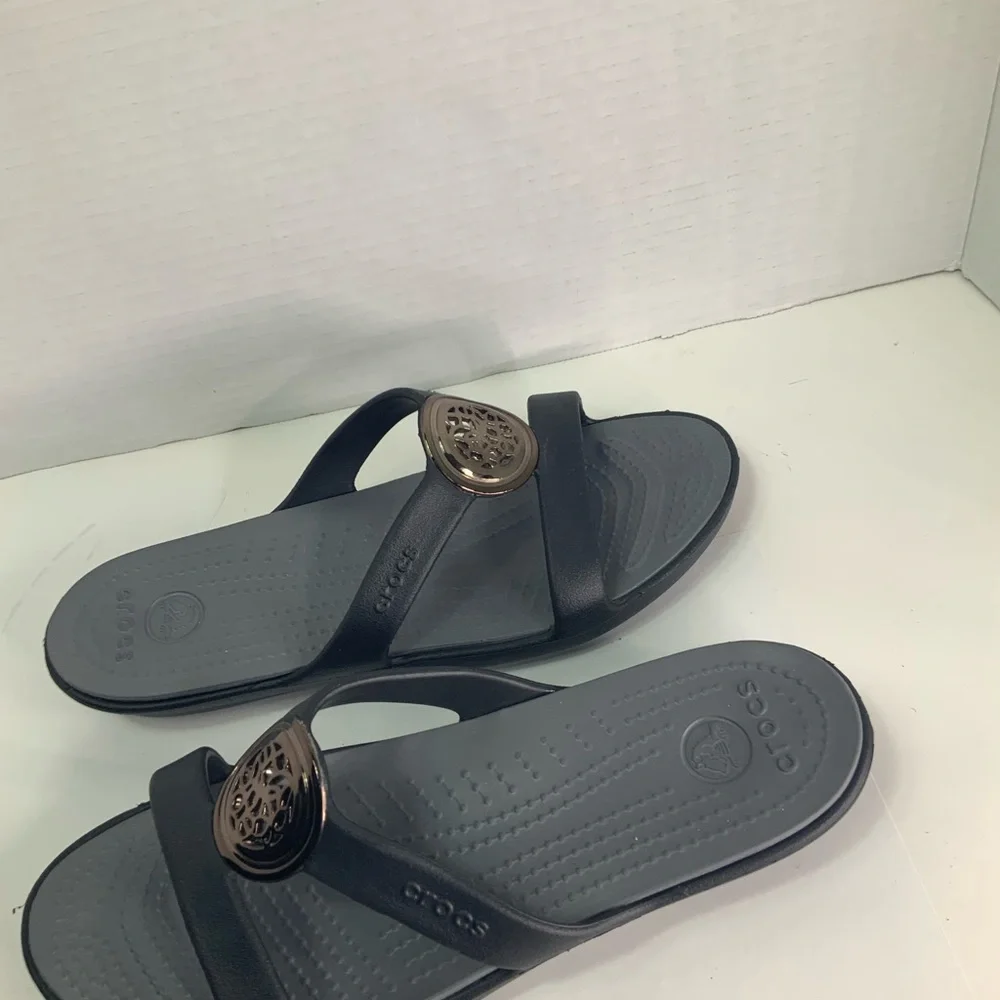 Crocs Sanrah Metal Block Sandals Women's Size 9 Black Grey Wedge Slide - Picture 4 of 7